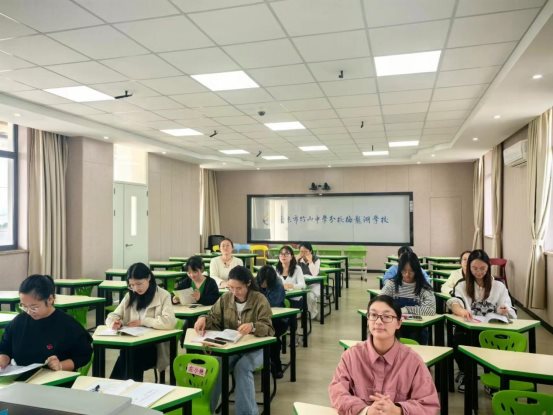 老师们课后研讨