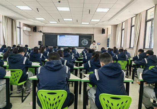 42670aafb799224e6d4058e559f4243